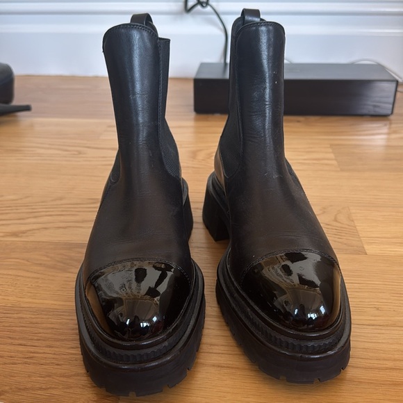 COPY - Chanel black leather and patent leather boots - Picture 2 of 5